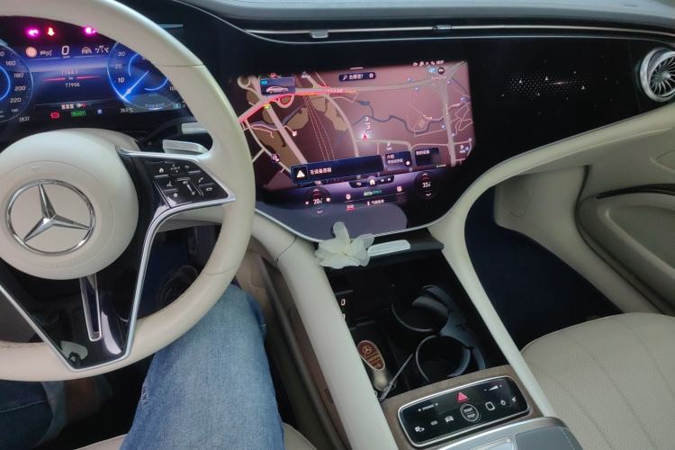 Used Mercedes-Benz EQS 2022 450+ Pioneer Edition Center Console
