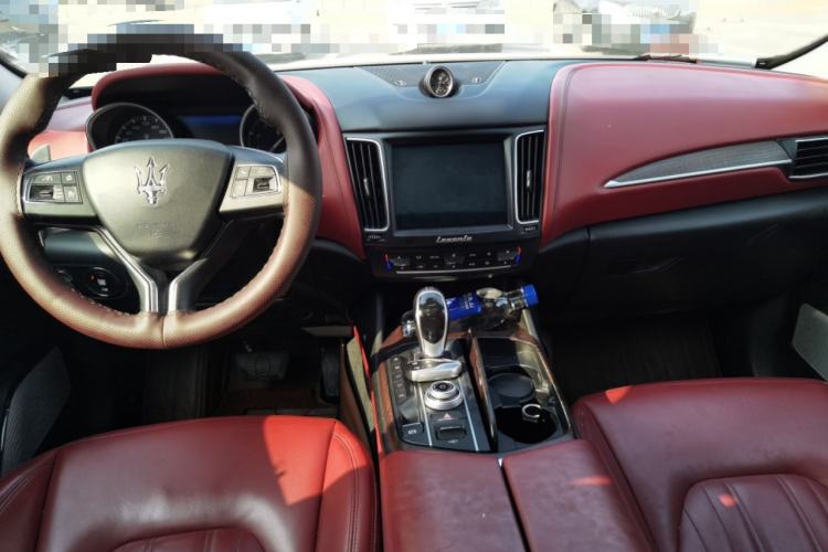 Used Maserati Levante 2016 3.0T Standard Edition Center Console