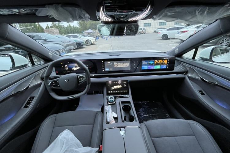 Used VOYAH PASSION 2024 PHEV Four-Wheel Drive Ultra-Long Range Executive Edition Interior 6