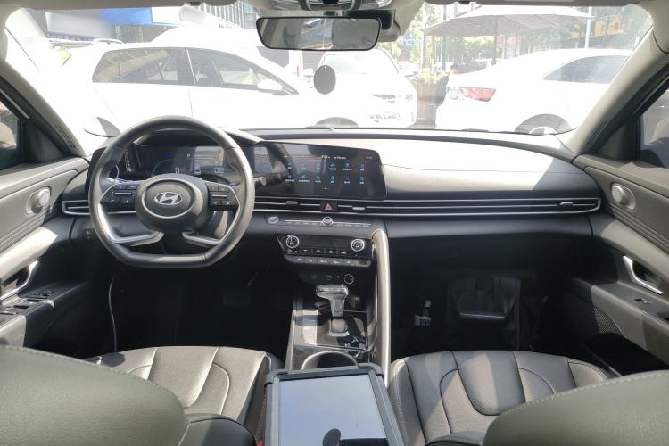 Used Hyundai Elantra 2023 1.5L CVT LUX Prestige Edition