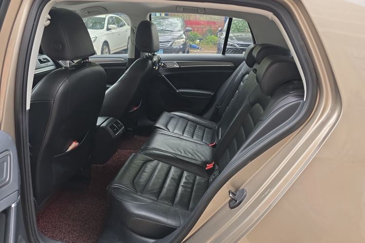 Used Volkswagen Golf 2015 1.4TSI Automatic Luxury Model Interior 4