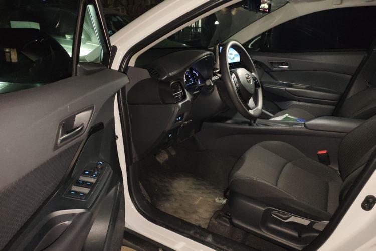 Used Toyota IZOA 2023 2.0L Yixing Version Driver Seat