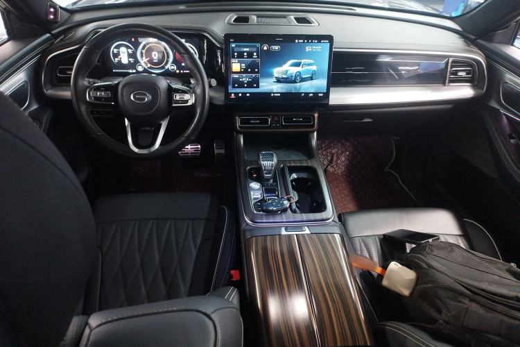 Used GAC Trumpchi GS8 2022 Flagship Series 2.0 TGDI Two-Wheel-Drive Prestige Edition (7 Seats) Center Console