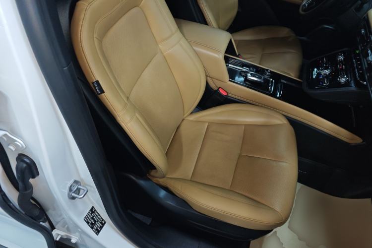 Used Lincoln Corsair 2022 2.0T Two-Wheel Drive Luxury Edition Right Front Seat