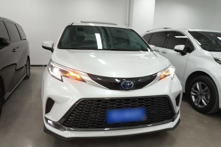 Used Toyota Granvia 2023 2.5L Hybrid Luxury Edition
