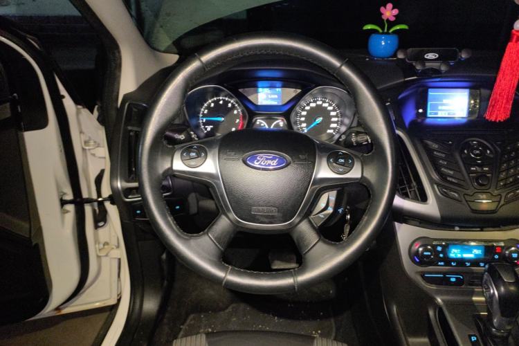 Used Ford Focus 2012 Sedan 1.6L Automatic Fashion Edition