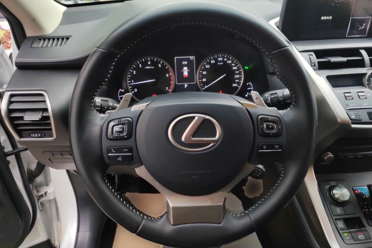 Used Lexus NX 2017 300 Front-Wheel-Drive Limited Edition Steering Wheel