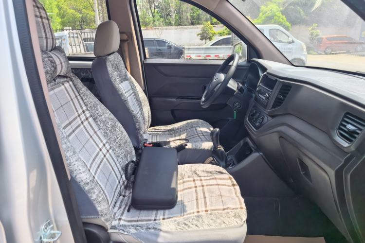 Used Wuling Hongguang V 2019 1.5L Standard Version L2B Right Front Seat