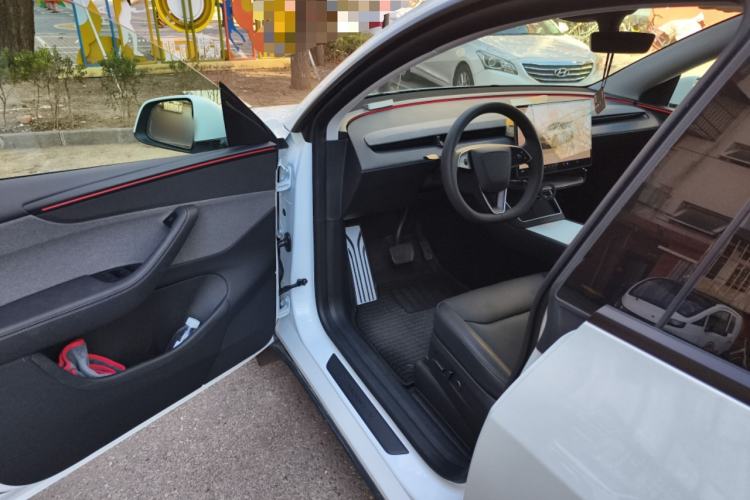 Used Tesla Model Y 2025 Rear-Wheel-Drive Version
