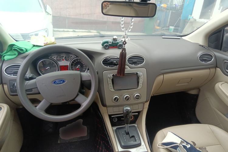 Used Ford Focus 2011 Hatchback 1.8L Automatic Fashion Edition Center Console