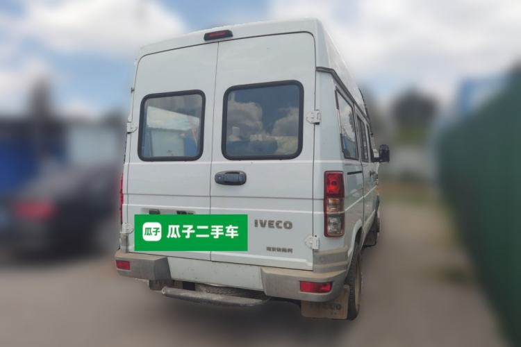 Used Iveco Daily 2017 2.5T A35 Passenger Van 5-7 Seats Model 47Z5 Rear Right 45 Deg