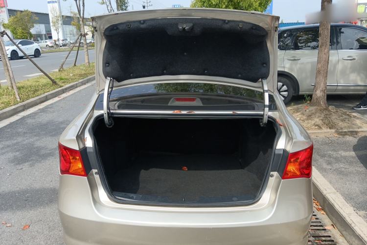 Used Roewe 350 2014 1.5L Manual Xunchi Edition Trunk