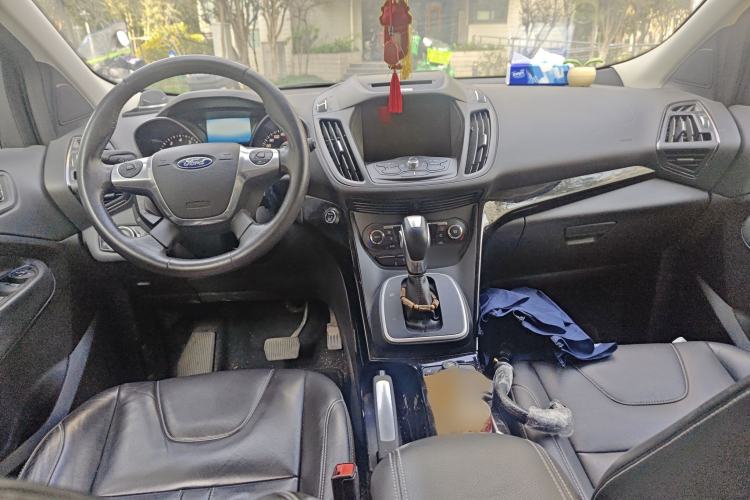 Used Ford Kuga 2015 2.0L GTDi Four-Wheel-Drive Sport Model Interior 2