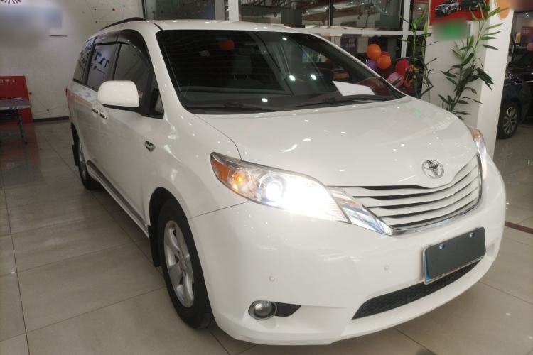 Used Toyota Sienna 2015 3.5L Two-Wheel Drive L
