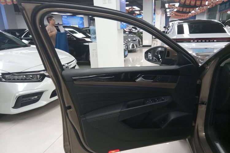 Used Volkswagen Passat 2020 Revised Version 330TSI Luxury Edition China VI Standard