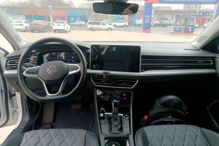 Used Volkswagen Sagitar 2023 280TSI DSG Excellence Edition Center Console