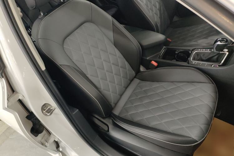 Used Volkswagen Sagitar 2025 300TSI DSG Excellence Edition Right Front Seat