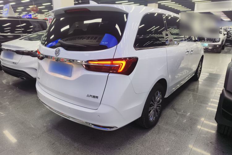 Used Buick GL8 2023 Facelifted Land Cruiser Executive Luxury Version Rear Right 45 Deg