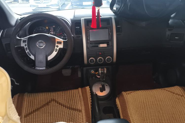 Used Nissan X-Trail 2012 2.5L CVT Luxury Edition 4WD Center Console
