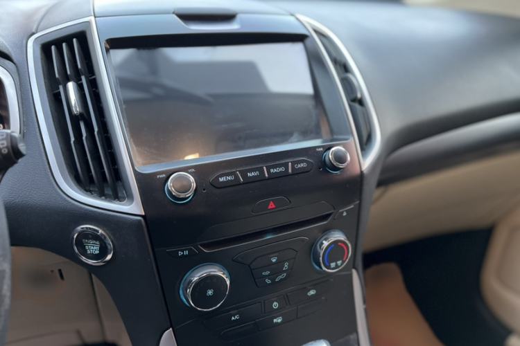 Used Ford Edge 2015 2.0T GTDi Two-Wheel-Drive Elite Edition Interior 6