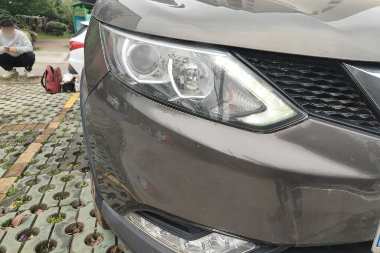 Used Nissan Qashqai 2016 2.0L CVT Elite Edition Right Front Headlight