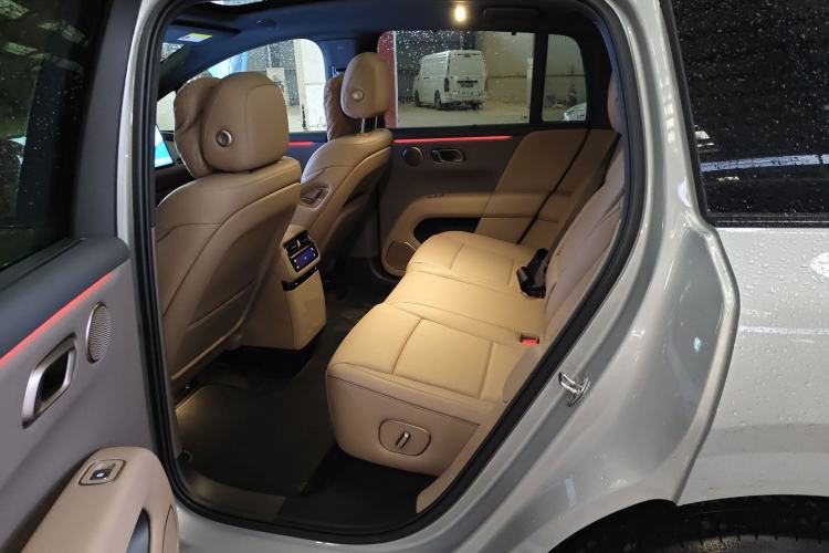 Used Li Auto Li Auto i6 2025 Model Two-Wheel-Drive Standard Type
