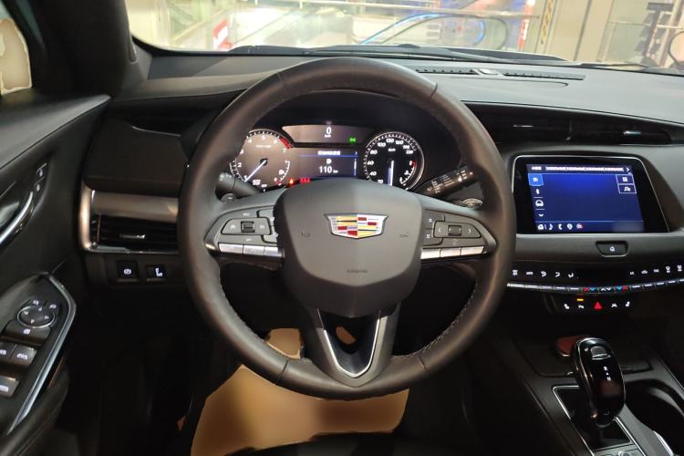 Used Cadillac XT4 2022 28T Two-Wheel-Drive Luxury Version Steering Wheel