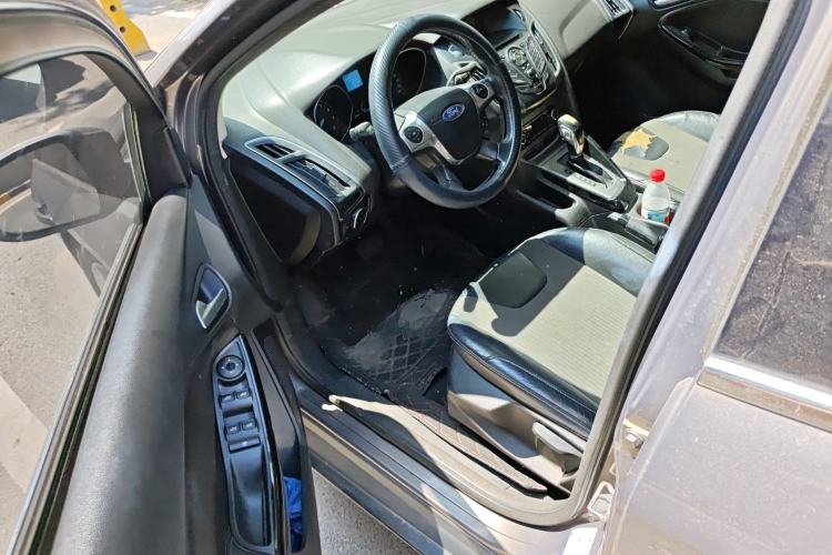 Used Ford Focus 2012 Sedan 1.6L Automatic Fashion Edition