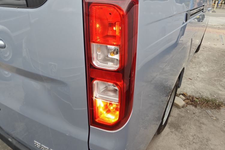 Used Wuling Yangguang 2024 300KM Comfort Version Passenger Van 75kW
