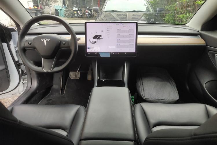 Used Tesla Model 3 2019 Long-Range All-Wheel-Drive Version Center Console