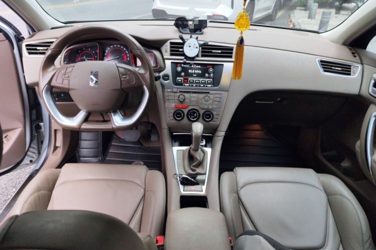 Used DS 5LS 2014 1.6T Luxury Edition THP160 Center Console