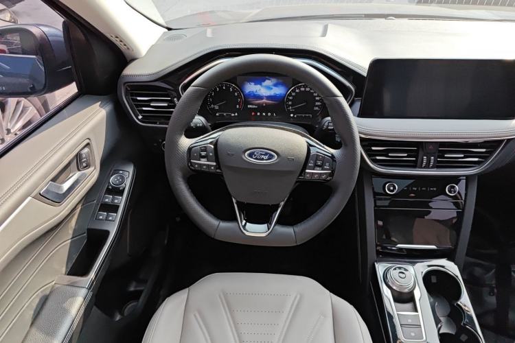 Used Ford Escape 2024 EcoBoost 245 Two-Wheel-Drive Titanium Edition Steering Wheel