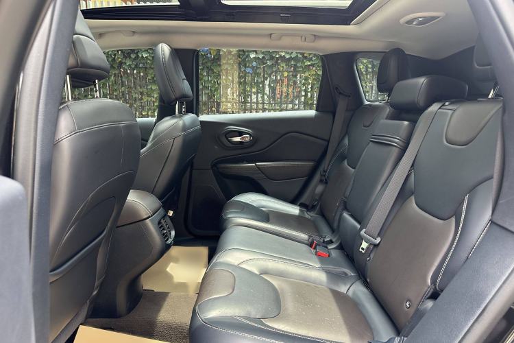 Used Jeep Cherokee 2016 2.4L Professional Smart Version