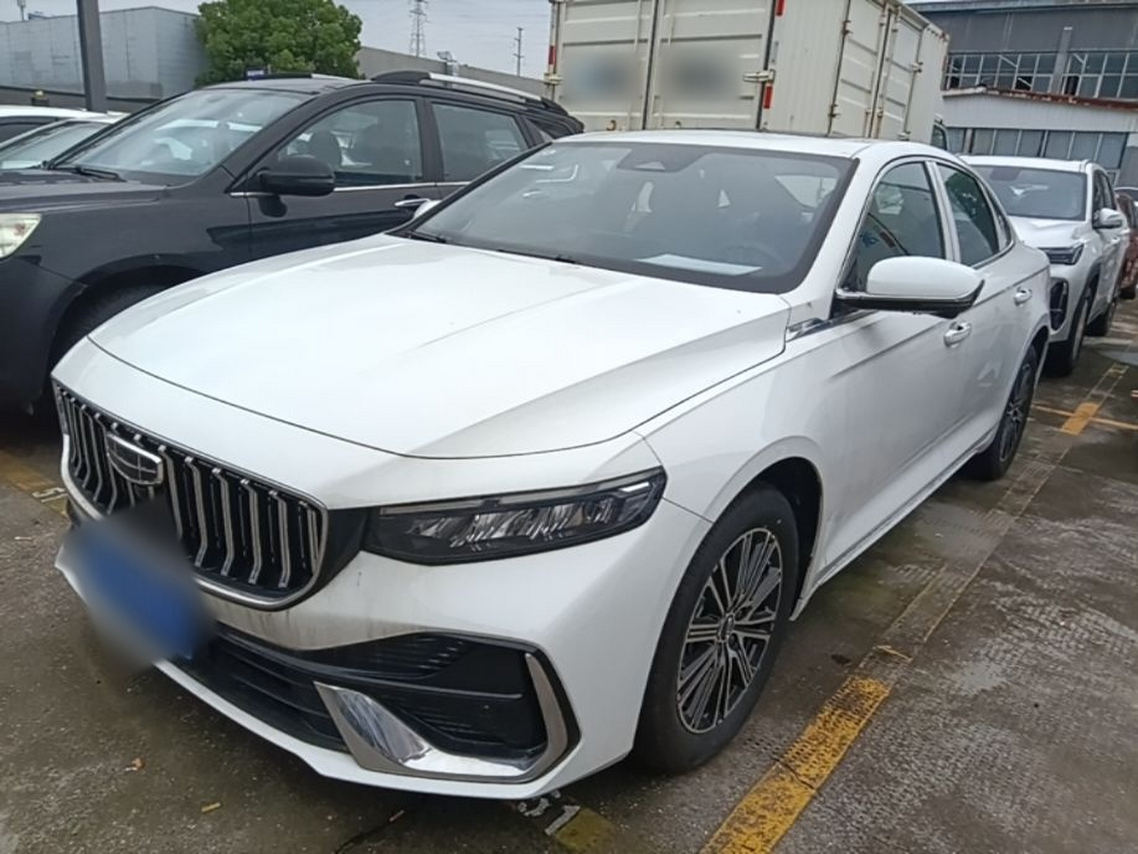 Unter der Vorderseite des Autos