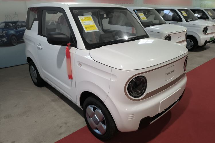 Used Geely Galaxy Panda 2024 Panda Mini 200km Endurance Bear Front Right 45 Deg