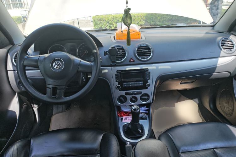 Used Volkswagen Lavida 2011 1.6L Manual Joy Version Center Console