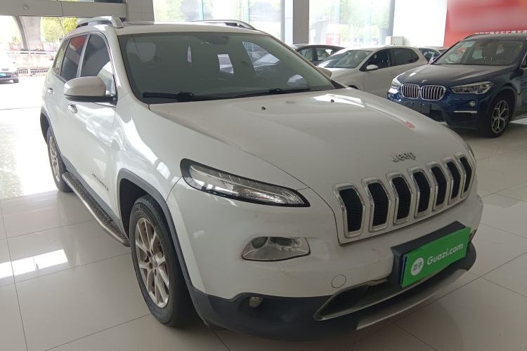 Used Jeep Cherokee 2017 2.0L Superior Edition Front Right 45 Deg