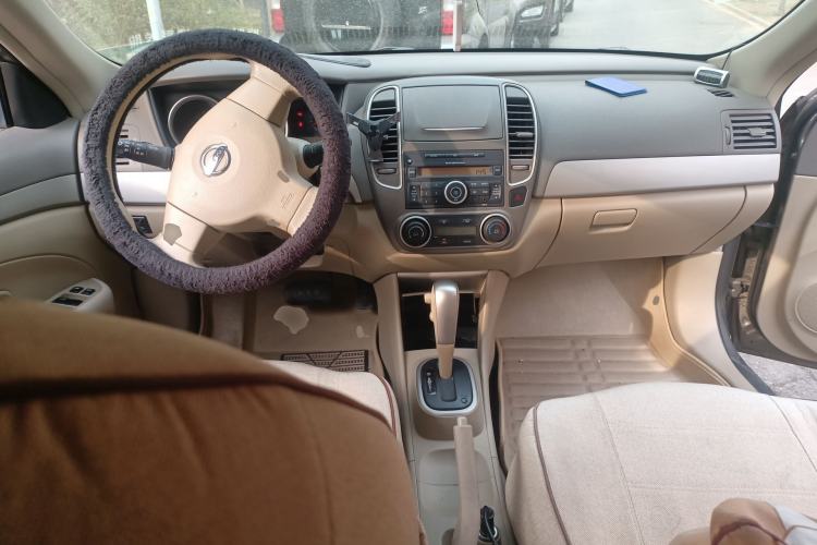 Used Nissan Sylphy 2016 Classic 1.6XE Automatic Leading Edition Center Console