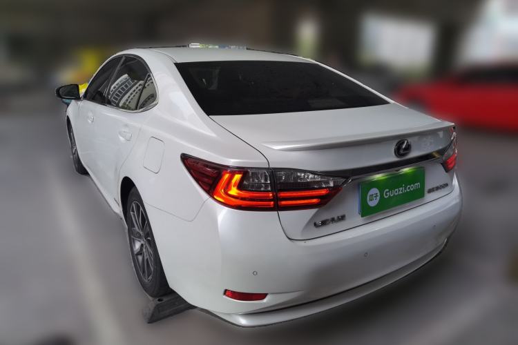 Used Lexus ES 2015 300h Comfort Edition
