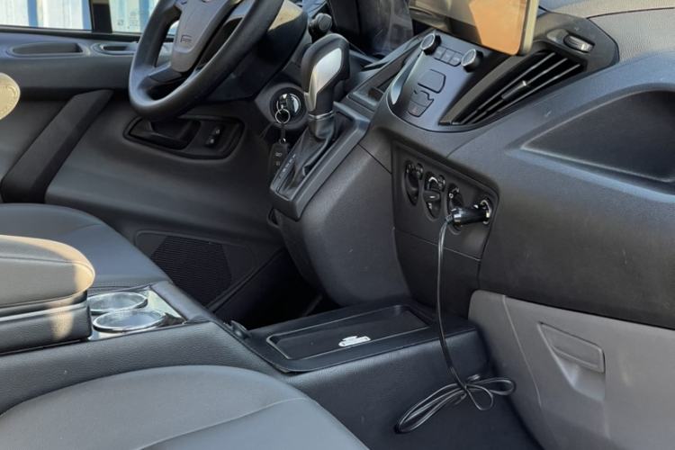 Used Ford Transit 2019 2.0T Gasoline Automatic Business & Travel Version Mid-Drive Mid-Roof 9-Seater China VI Standard
