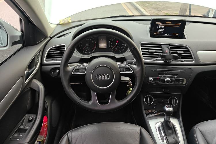 Used Audi Q3 2017 30 TFSI Fashion Model Steering Wheel