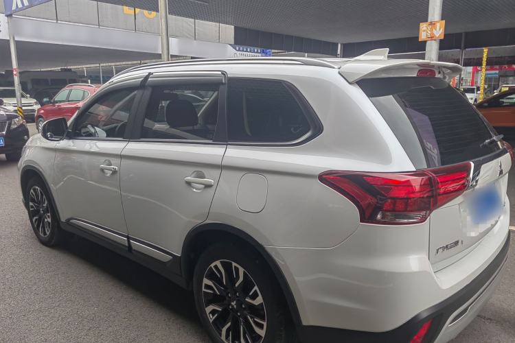 Used Mitsubishi Outlander 2020 2.0L Two-Wheel Drive Enjoyment Version 5 Seats Exterior 5