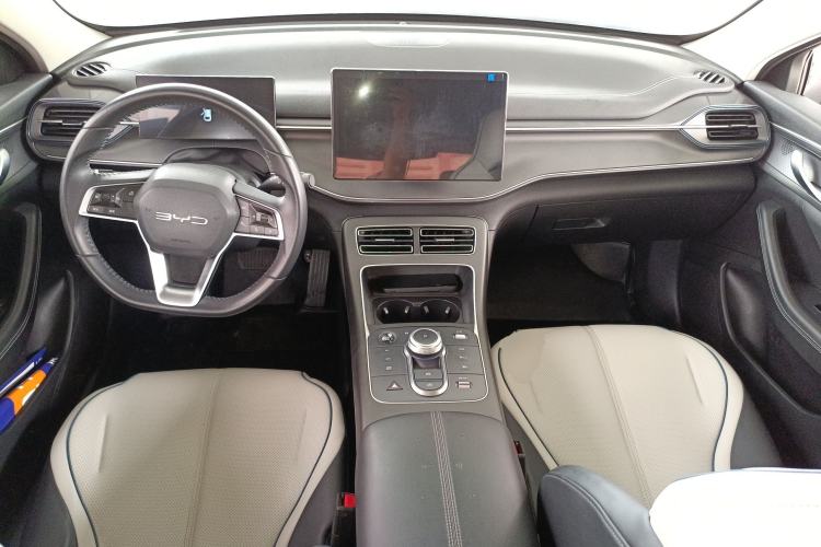 Used BYD Destroyer 05 2024 HONOR Edition DM-i 55KM Luxury Model Center Console