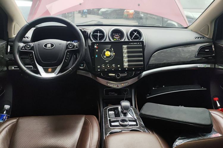 Used BYD Tang New Energy 2015 2.0T Four-Wheel-Drive Flagship Model Center Console