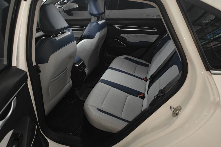 Used Geely Auto Emgrand 2022 4th Generation 1.5L CVT Flagship Model Left Rear Seat