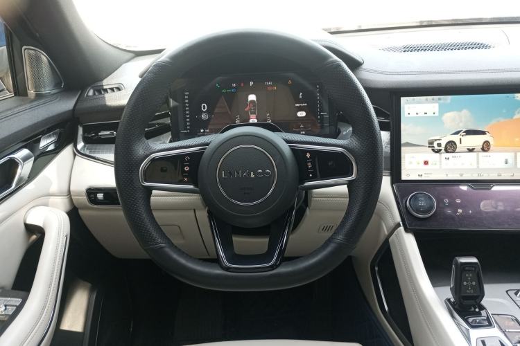 Used Lynk & Co 09 2021 2.0T Halo Six-Seater
