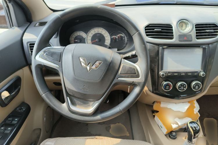 Used Wuling Hongguang 2014 1.5L S Comfort Model
