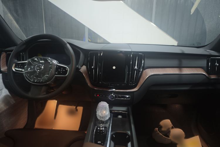 Used Volvo XC60 2025 B5 Four-Wheel Drive Smart & Advanced Luxury Edition