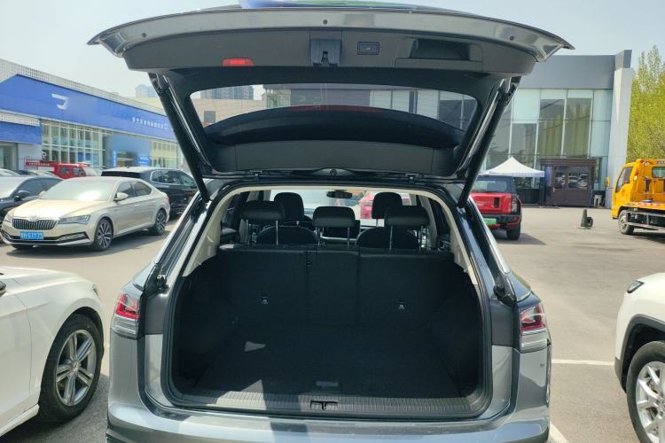 Used Volkswagen Tayron 2023 300TSI Two-Wheel-Drive Luxury Plus Advanced Edition Trunk