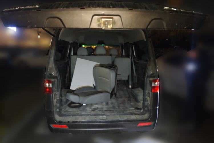 Used Jinbei Hiace X30 2016 1.3L Van Comfort Edition DLCG12 Trunk